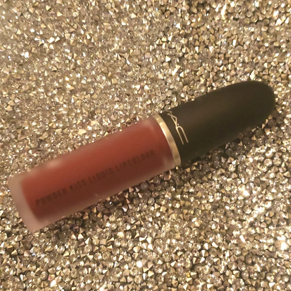 🧚‍♀️FASHION, SWEETIE Mac Cosmetics DISCONT Powder Kiss Lip NWT